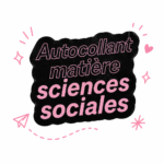 Femme entourée de ses amis dans un cadre chaleureux, symbolisant l'importance des relations sociales.