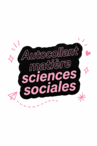 Femme entourée de ses amis dans un cadre chaleureux, symbolisant l'importance des relations sociales.