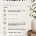 Une femme souriante examinant des documents d'assurance vie, symbolisant la planification financière et la sécurité familiale.
