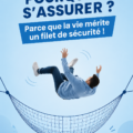 Femme consultante en assurance discutant avec un client sur la protection de son avenir financier.