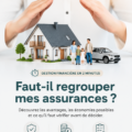 Une femme souriante consulte ses contrats d'assurance regroupés sur un ordinateur.
