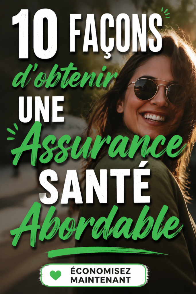 Femme souriante examinant des documents d'assurance santé
