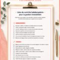 Modèle de check-list hebdomadaire pour la gestion immobilière, sur un bureau avec des outils et des documents.