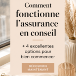 Femme de 40 ans souriante lisant sur les options d'assurance consultation.