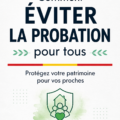 Une femme souriante consultant un conseiller financier pour la planification de son héritage