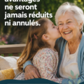 Femme souriante examinant des documents financiers, montrant l'importance de la sécurité des bénéfices.