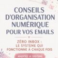 Femme assise devant son ordinateur avec une boîte mail organisée.