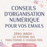 Femme assise devant son ordinateur avec une boîte mail organisée.