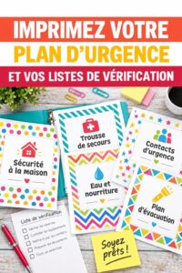 Une femme souriante vérifiant une checklist d'urgence à la maison, symbole de préparation familial.